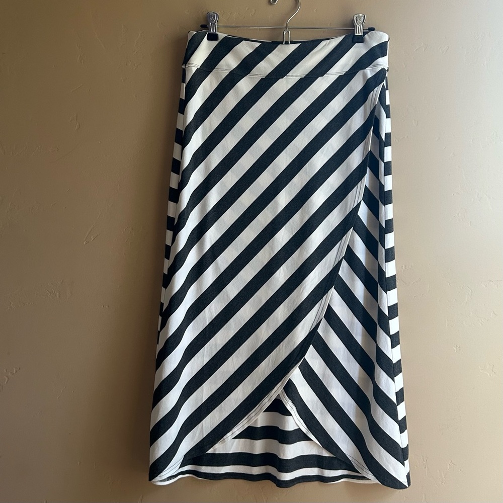 Athleta Striped Tulip Midi Skirt Pull On Beach Swimsuit Cover Up 

Size Small